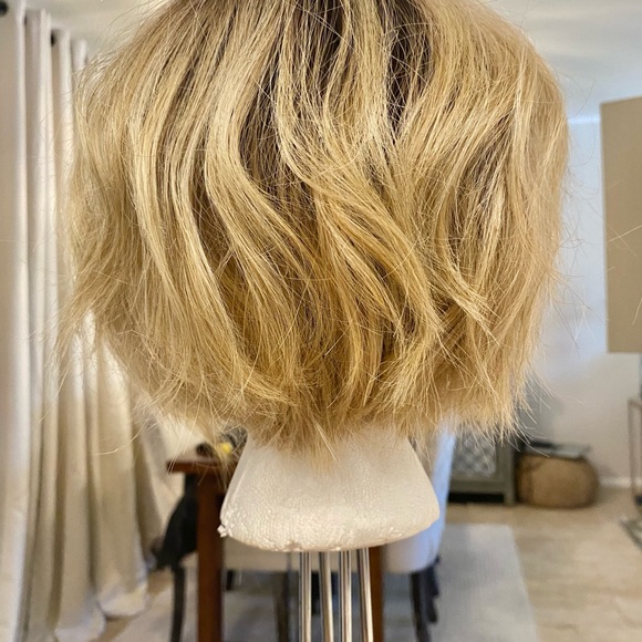 Stylish Blonde Bob Wig - Picture 3 of 14